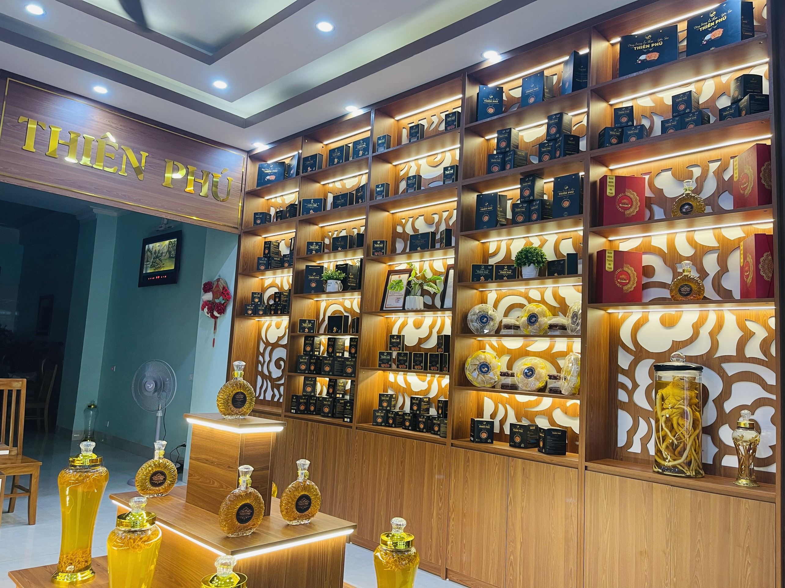 Showroom Thanh Hóa      79 Lưu Đô, P.An Hưng, TP. Thanh Hóa, tỉnh Thanh Hóa. Phụ trách Ms. Thu, mobile: 0987733446